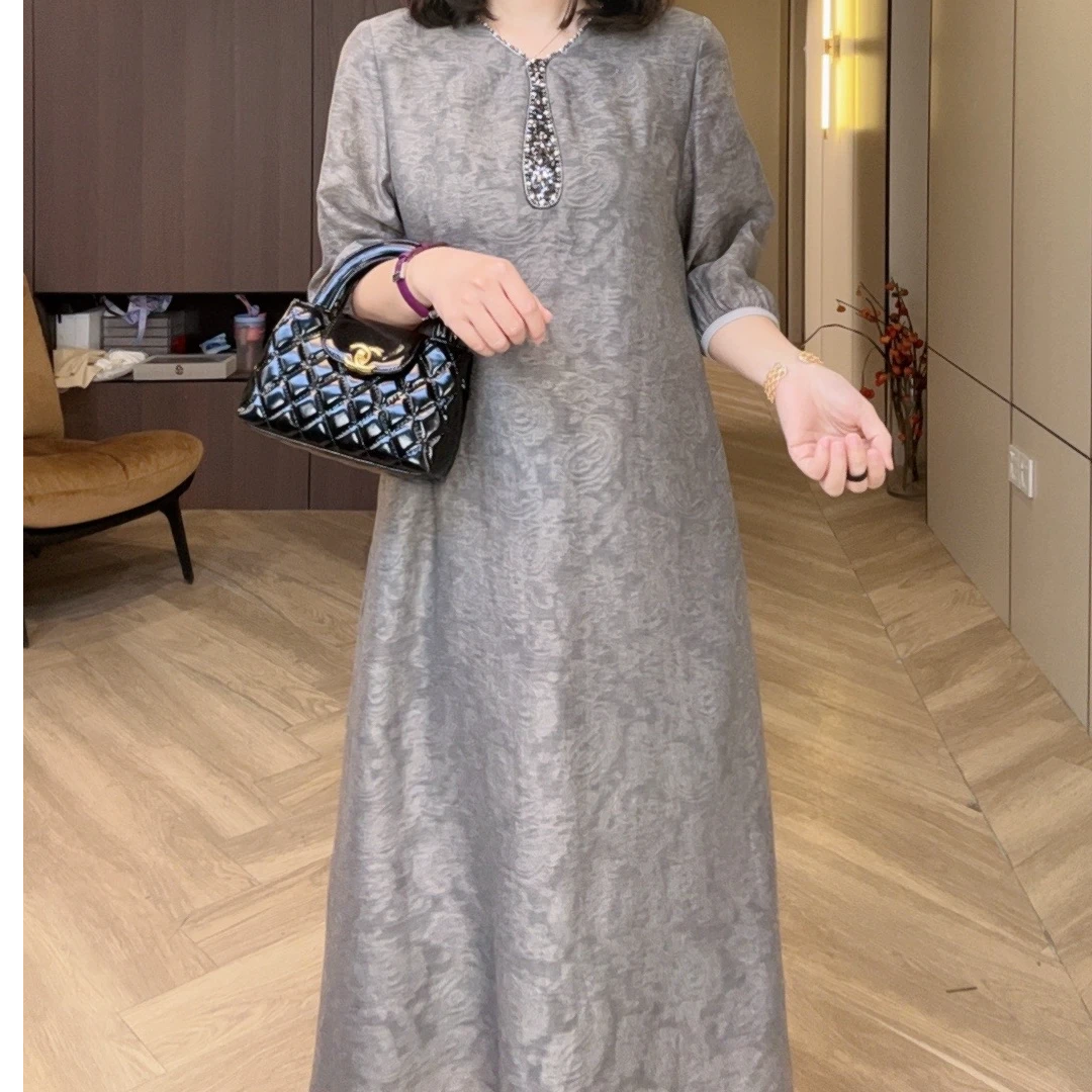 25095Q天丝麻灰色绣花钉珠大码宽松百搭连衣裙m117