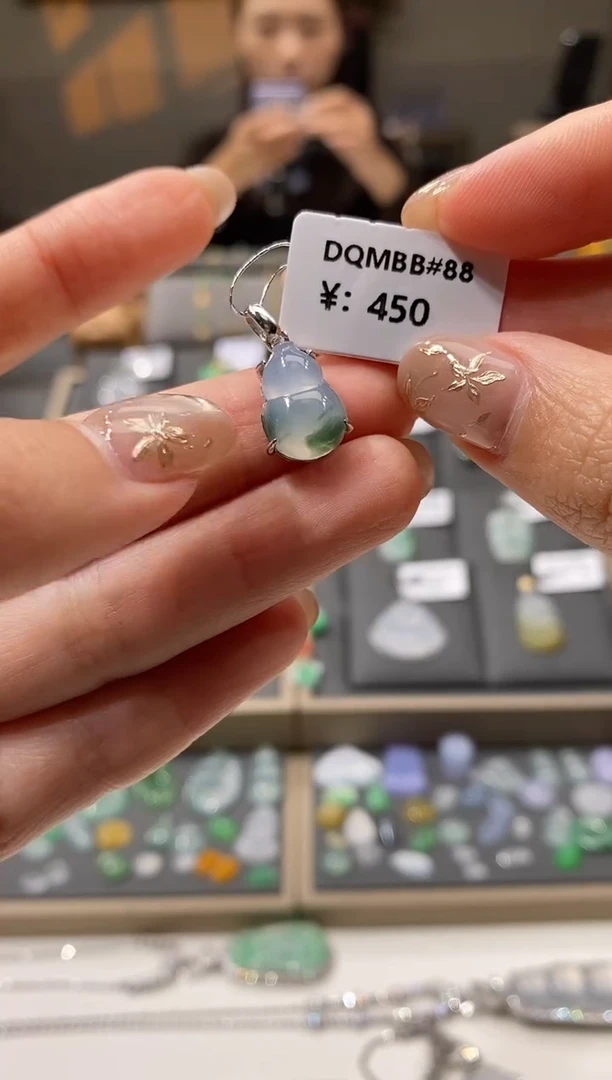 颈饰银S925镶嵌翡翠葫芦