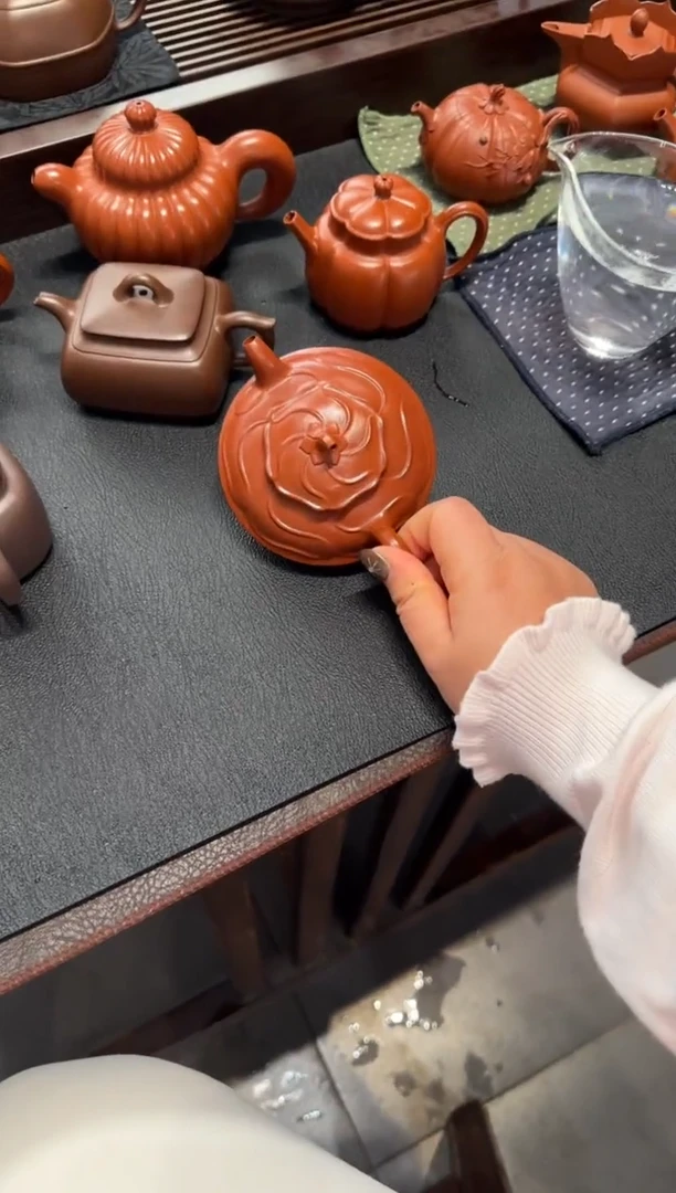 【闪购商品】紫砂茶壶风卷葵 朱泥