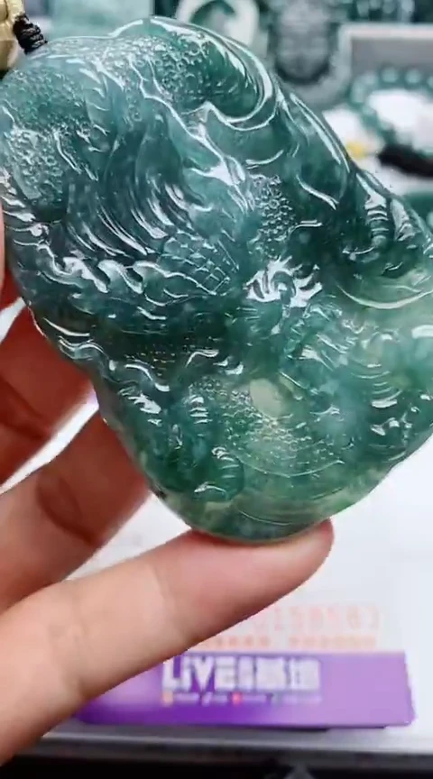 翡翠未镶嵌颈饰