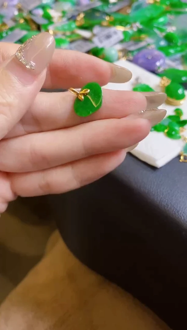 【闪购商品】翡翠颈饰18K金镶嵌吊坠