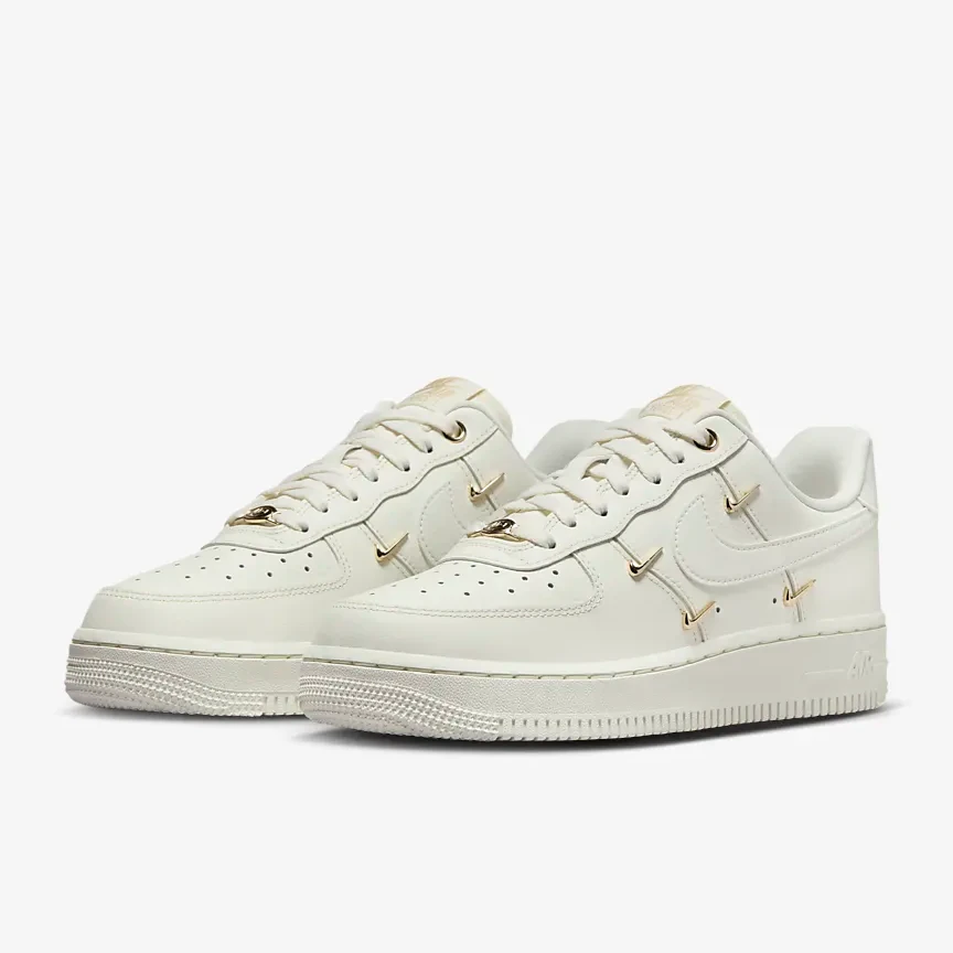 【西安利和体育正品保证】NIKE AIR FORCE 5勾白空军女鞋FV3654-111