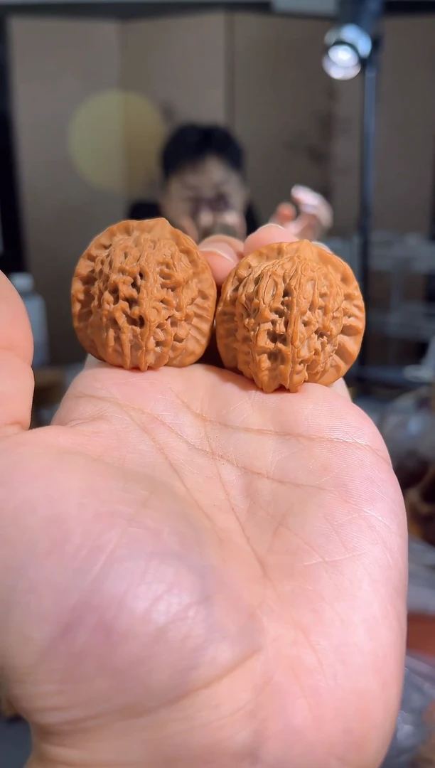 文玩核桃吊坠37.5马老四