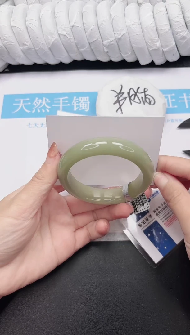 未镶嵌手镯石英质玉42-59.6DK