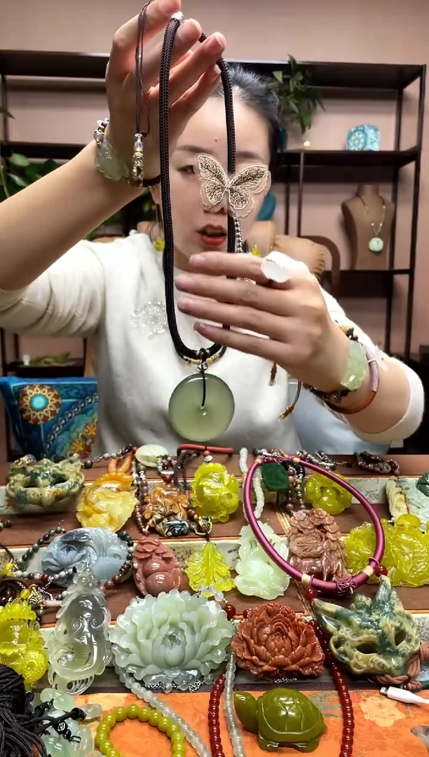未镶嵌岫玉吊坠多样性发货发其中之一