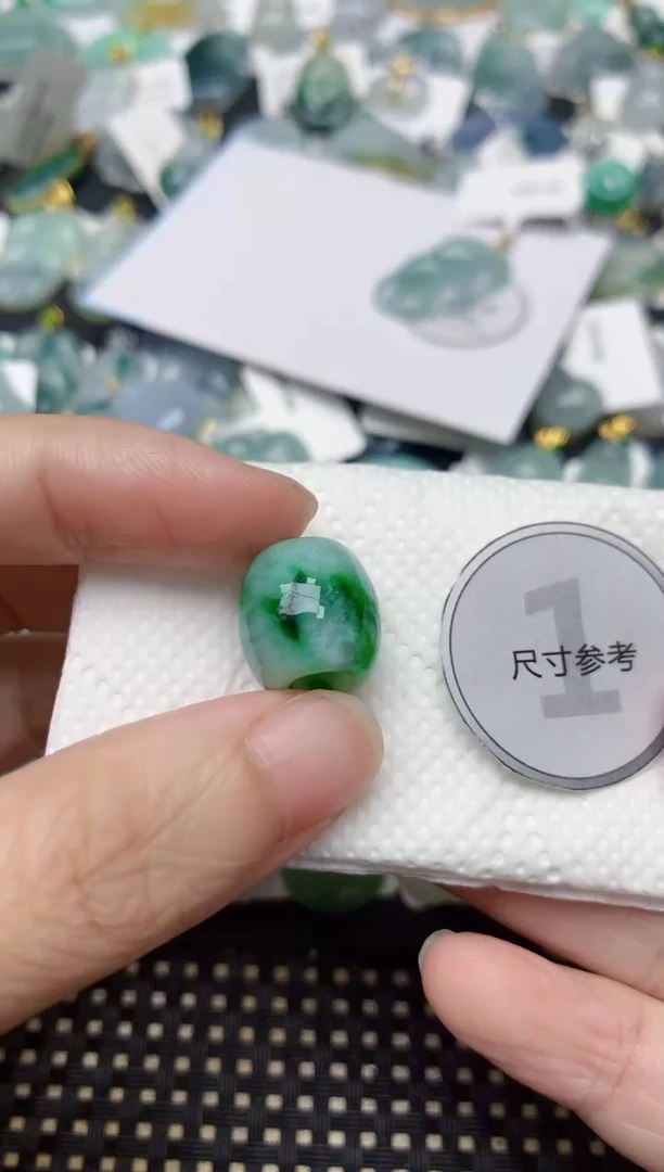 颈饰未镶嵌翡翠天然缅甸A货翡翠