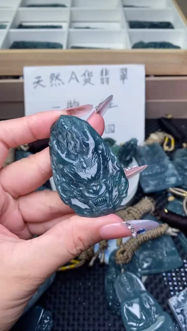 翡翠未镶嵌颈饰