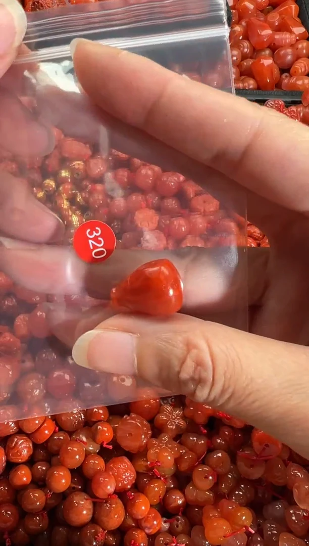 【闪购商品】南红玛瑙颈饰未镶嵌1