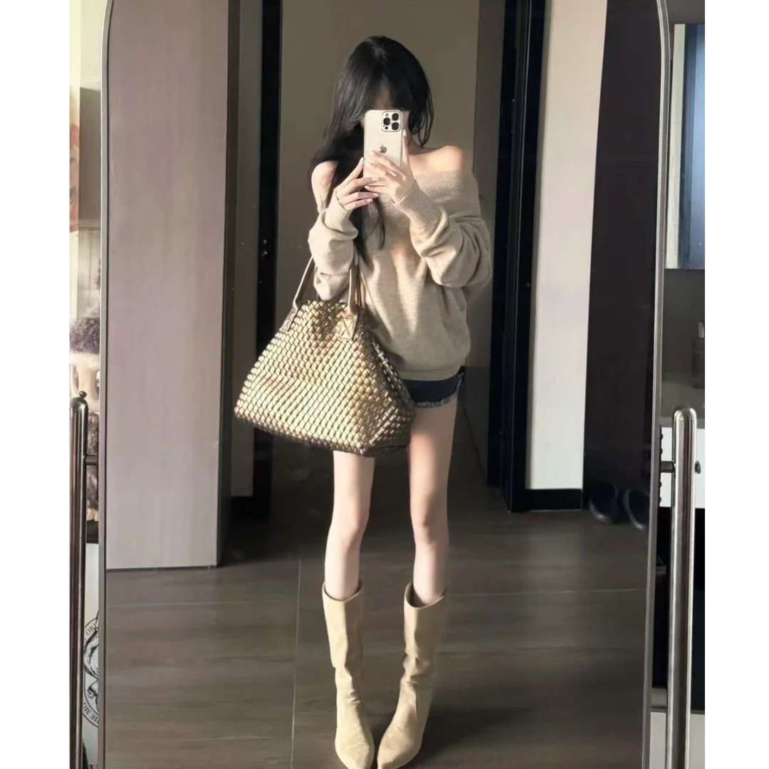 2025新款斜肩一字露肩毛衣独特漂亮炸街洋气内搭打底衫高级感显瘦