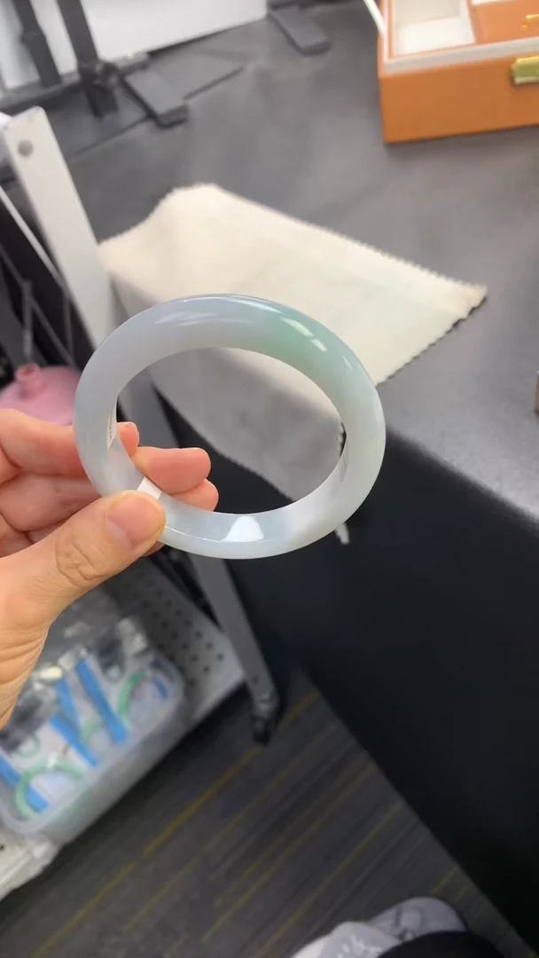 未镶嵌手镯翡翠退货需手镯吊牌标签完好