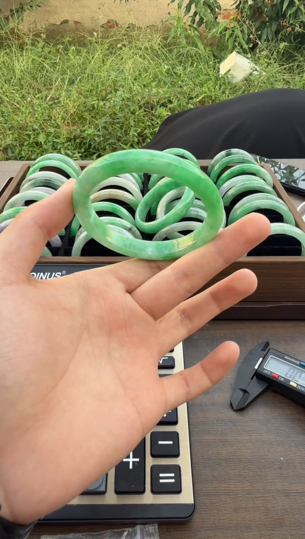 未镶嵌手镯翡翠A47