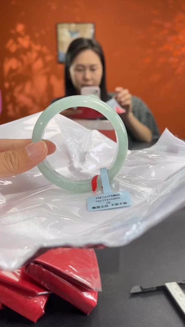 未镶嵌手镯翡翠5