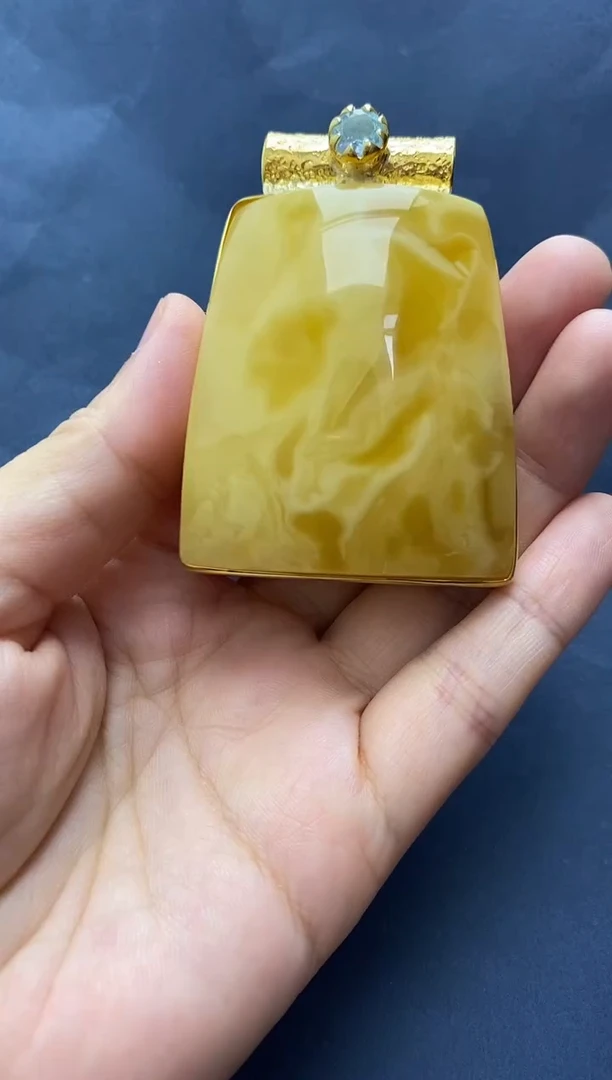 裸石琥珀未镶嵌吊坠