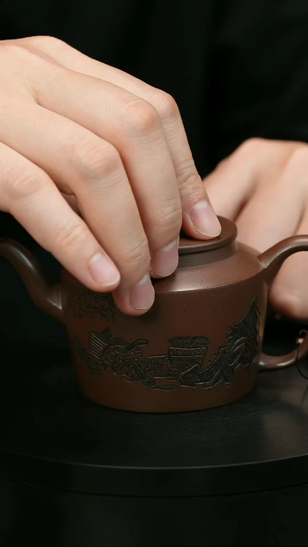 茶壶紫砂阿*H2068赵信军刻绘直笠