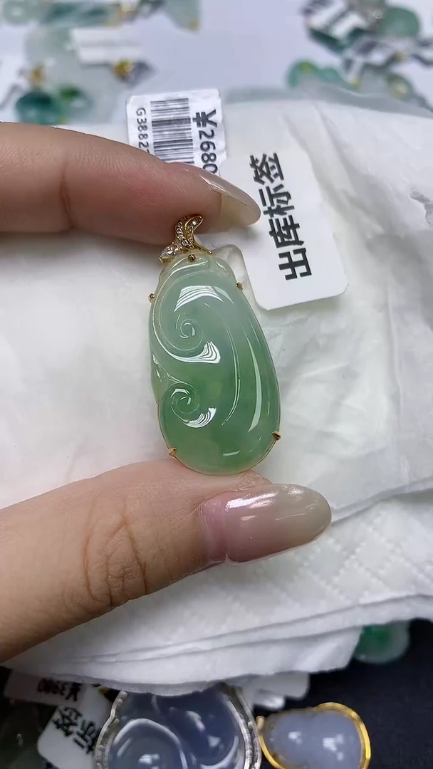 翡翠18K金镶嵌颈饰天然缅甸翡翠A货