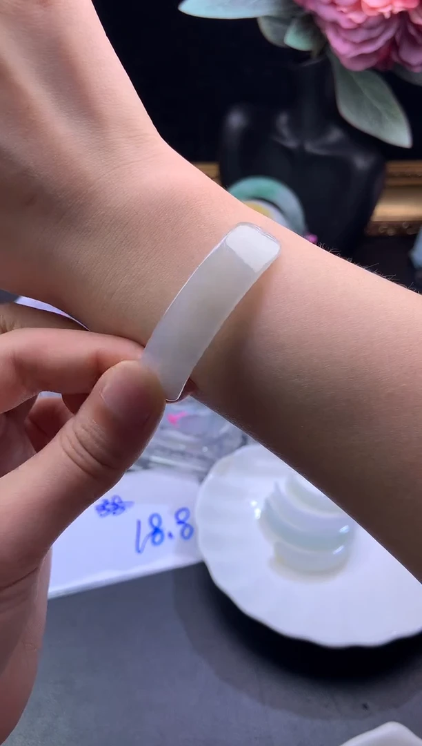 未镶嵌挂件翡翠?****?手牌
