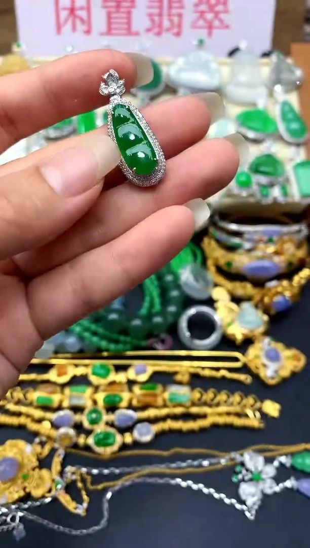 颈饰18K金镶嵌翡翠355 -中国好珍宝