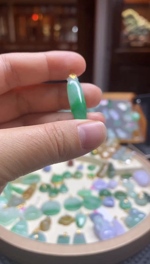 【闪购商品】翡翠颈饰18K金镶嵌福瓜