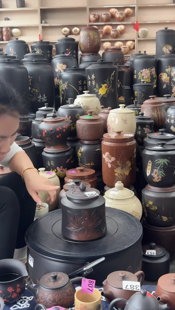 罐瑕疵茶叶罐   小蛮腰荷花    295