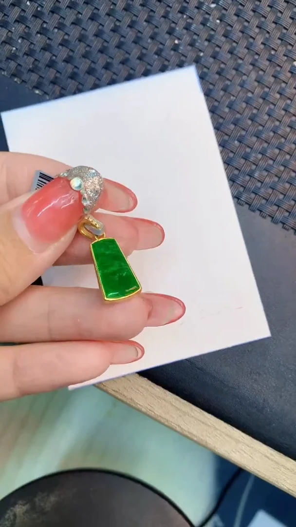 颈饰未镶嵌翡翠1