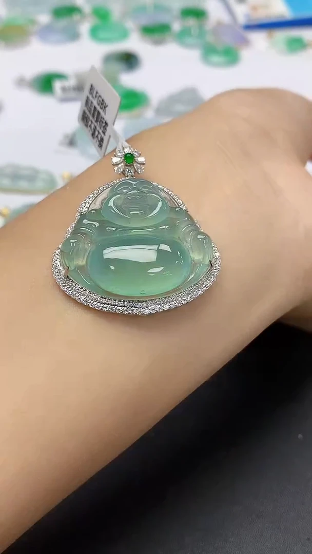 翡翠18K金镶嵌颈饰天然缅甸a货翡翠