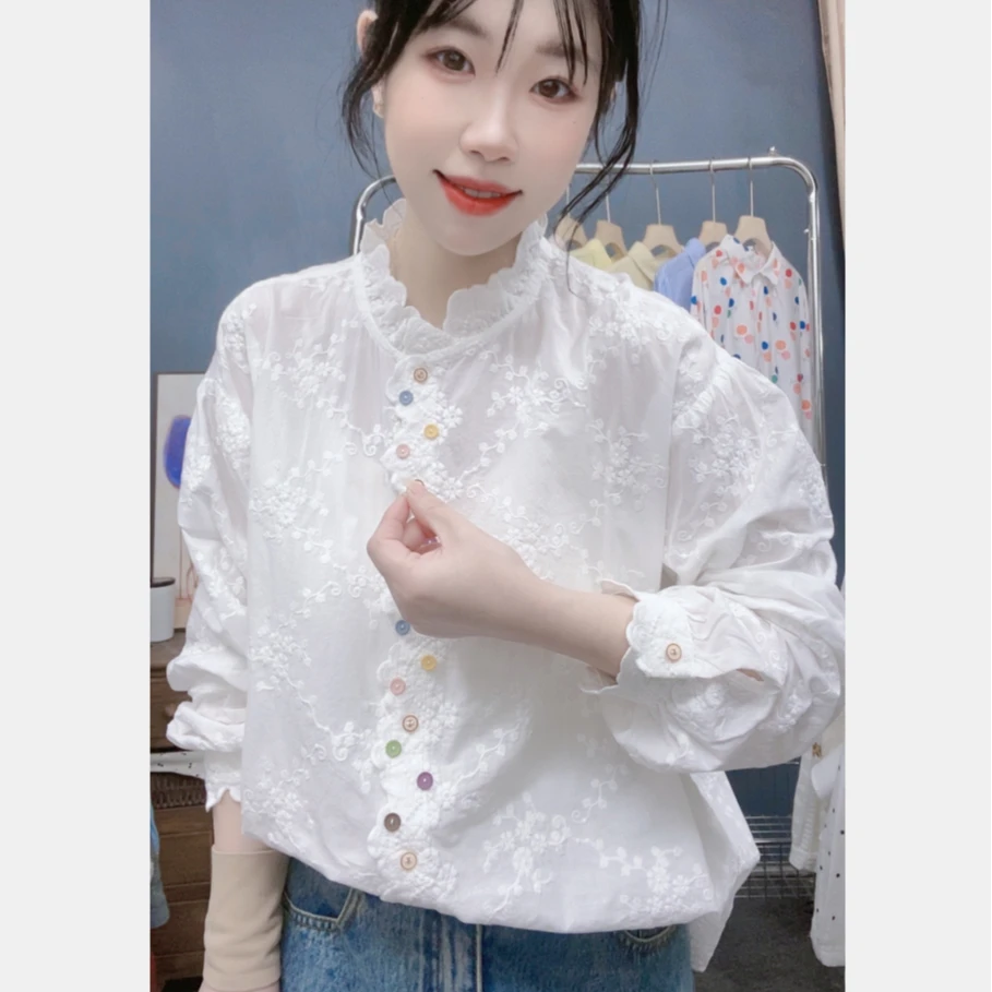 2025春装新款新复古彩扣刺绣白色提花上衣长袖衬衫女