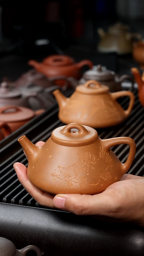 茶壶紫砂黄金段子冶半手180