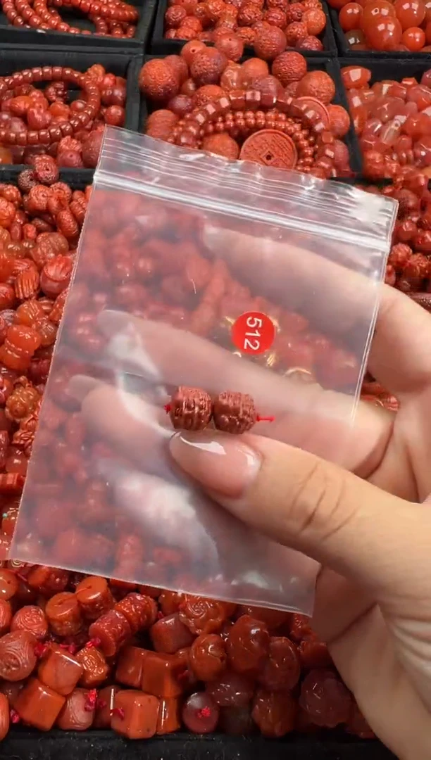 南红玛瑙未镶嵌颈饰1