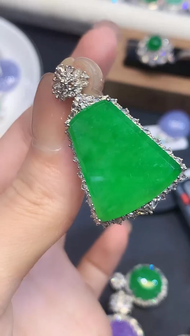 吊坠(不含链)18K金镶嵌翡翠WZJ