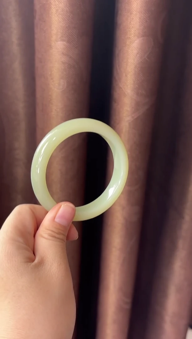 【闪购商品】和田玉手镯未镶嵌且末微色差迪克兰二细57+