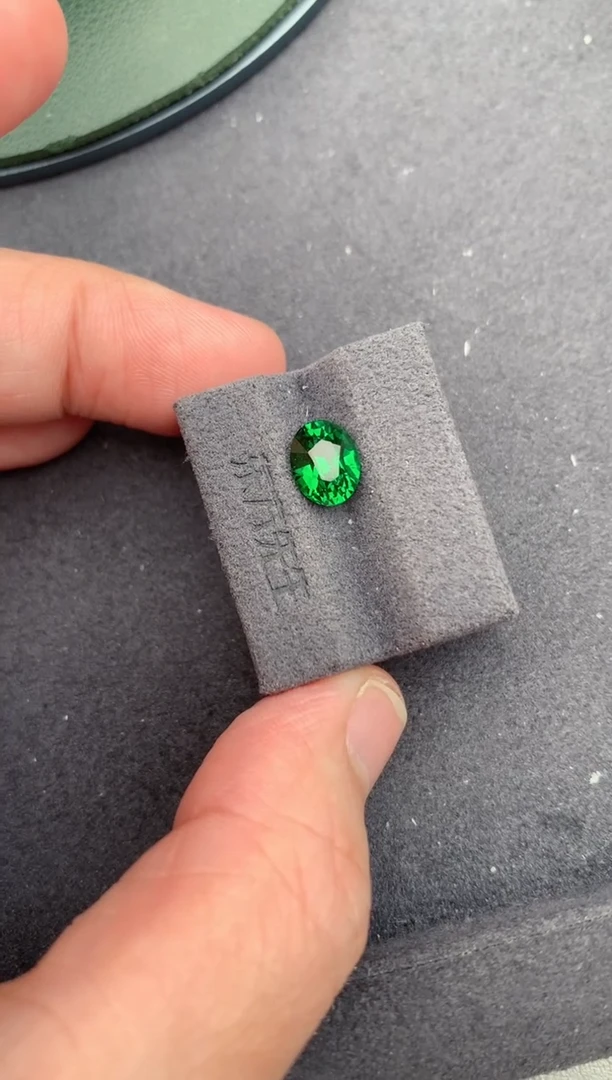 未镶嵌裸石石榴石（沙弗莱）2.03ct 沙弗莱 定制 BA