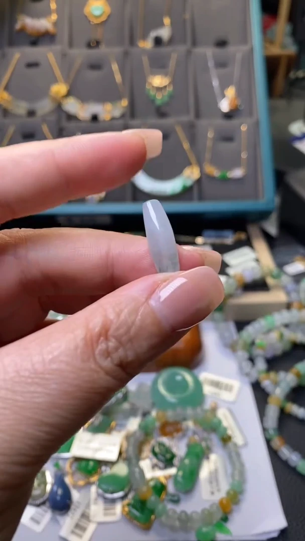 颈饰未镶嵌翡翠净货38127