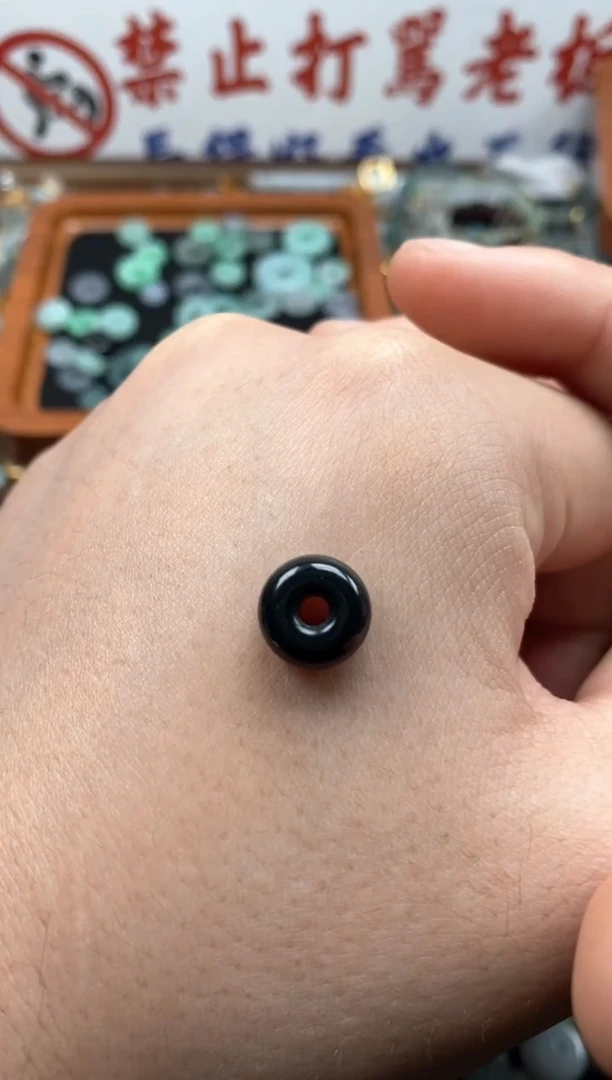 【闪购商品】翡翠颈饰未镶嵌哥哥