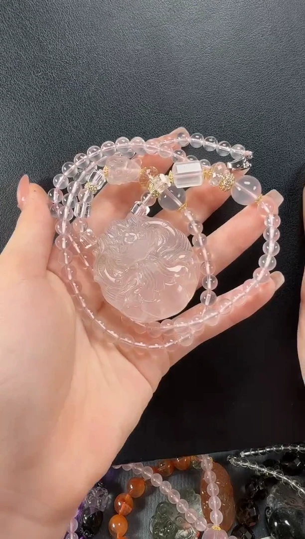 未镶嵌颈饰水晶小**?粉修行