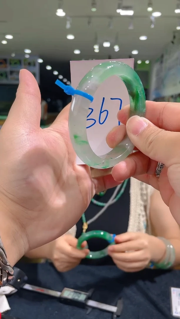 石英质玉（非洲翠）手镯未镶嵌ʚ****ᐝ天然冰飘花