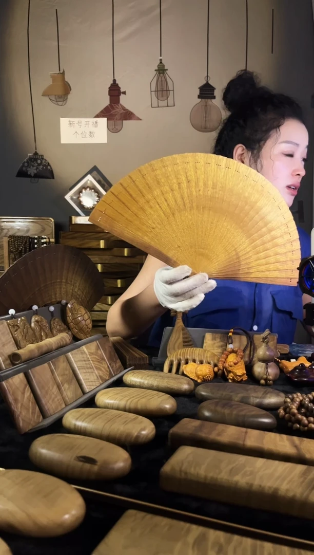 檀香木d**u楠阁阁木艺工艺品