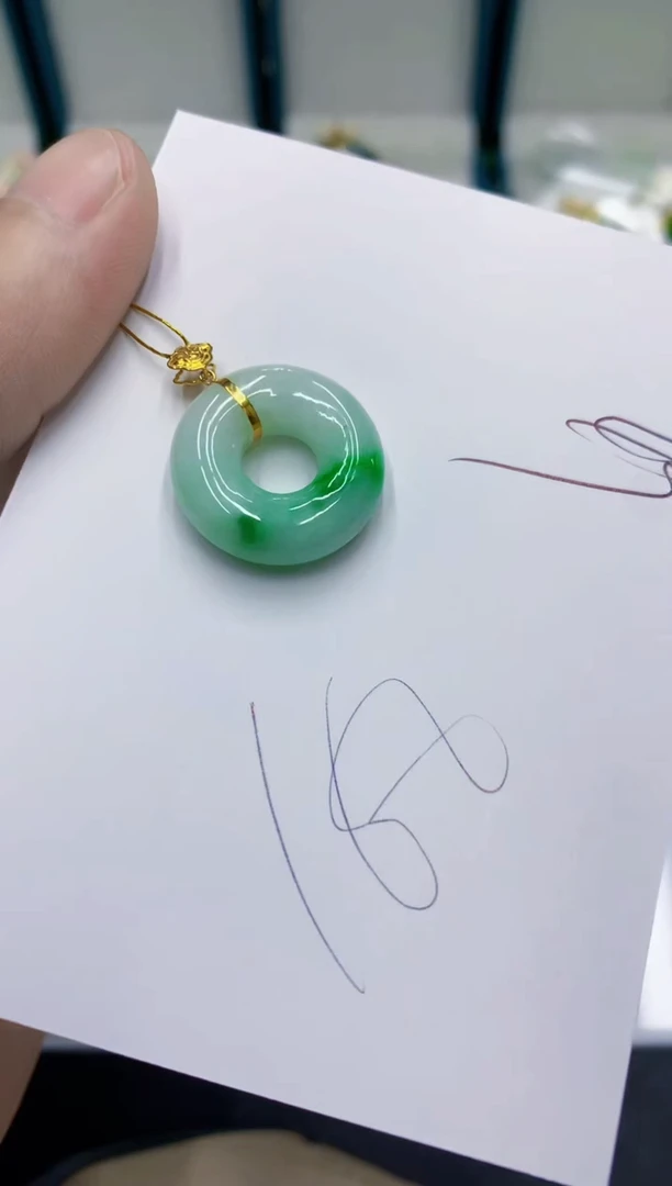 颈饰18K金镶嵌翡翠翡翠