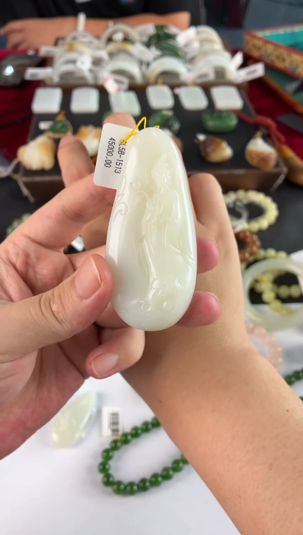 颈饰未镶嵌和田玉l*1吊坠