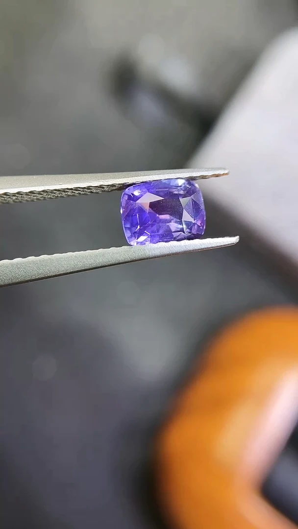 【闪购商品】定制蓝宝石定制未镶嵌变色天然紫无烧国际证书1.1克拉