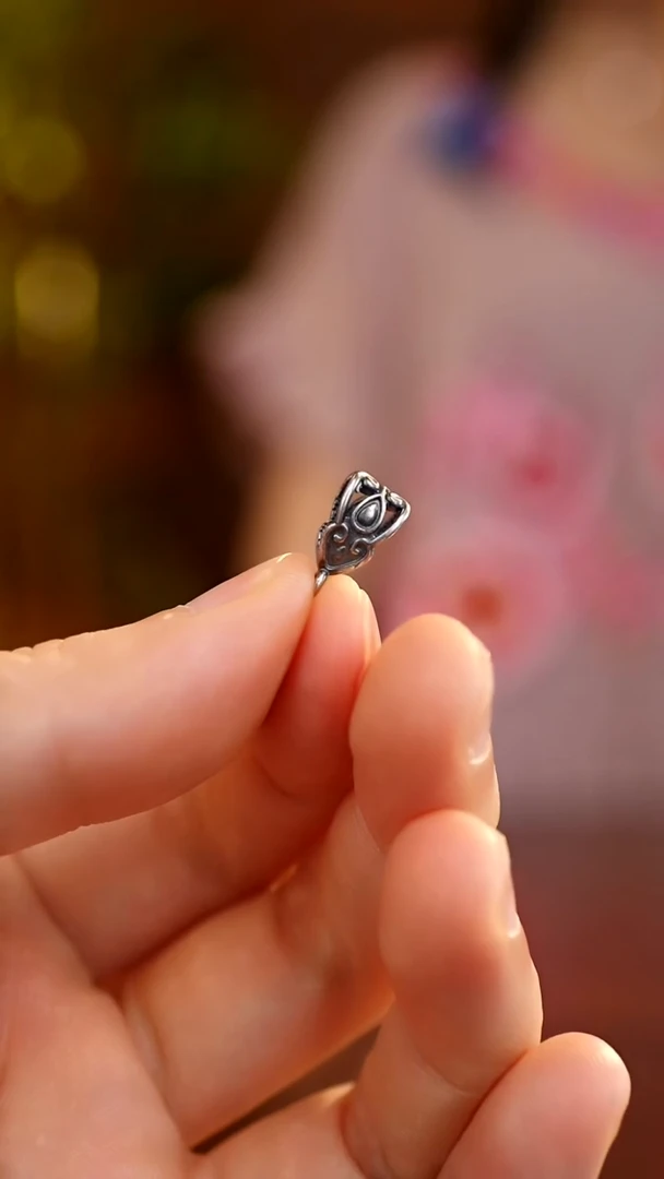 刺绣私人定制苗族手工祥云扣