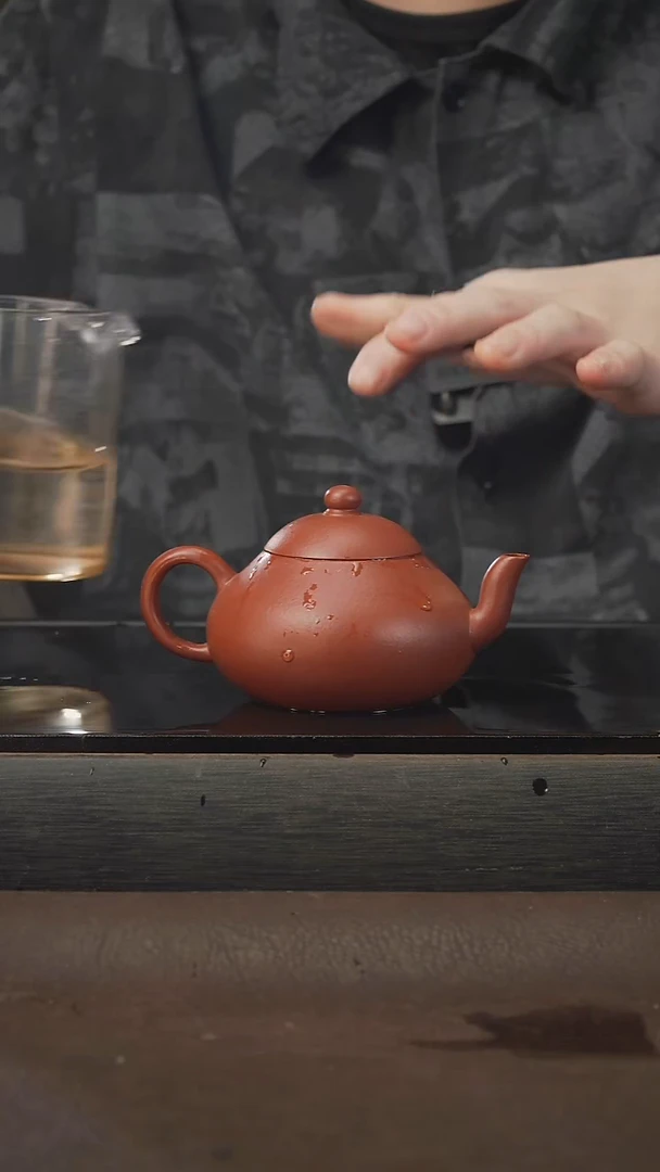 茶壶紫砂梨形，朱泥，150cc