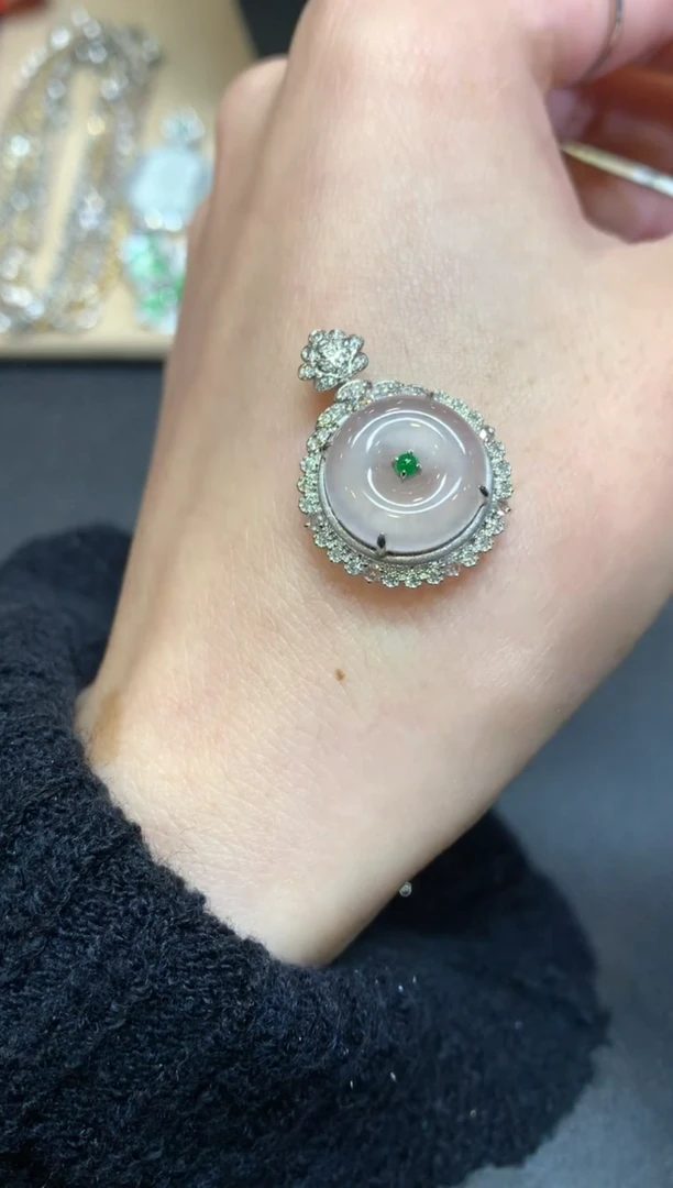 【闪购商品】翡翠颈饰18K金镶嵌平安扣【无服务费】