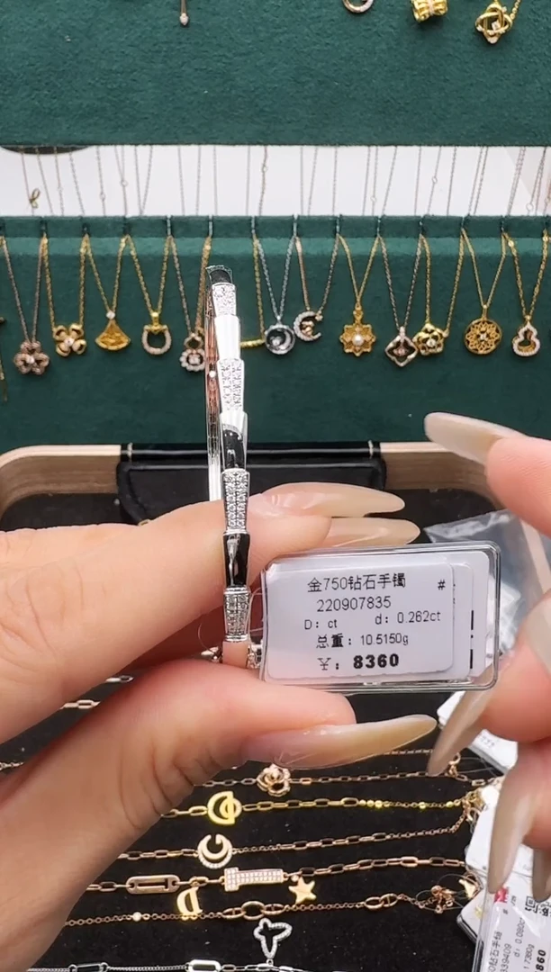 18K金镶嵌手镯钻石手镯