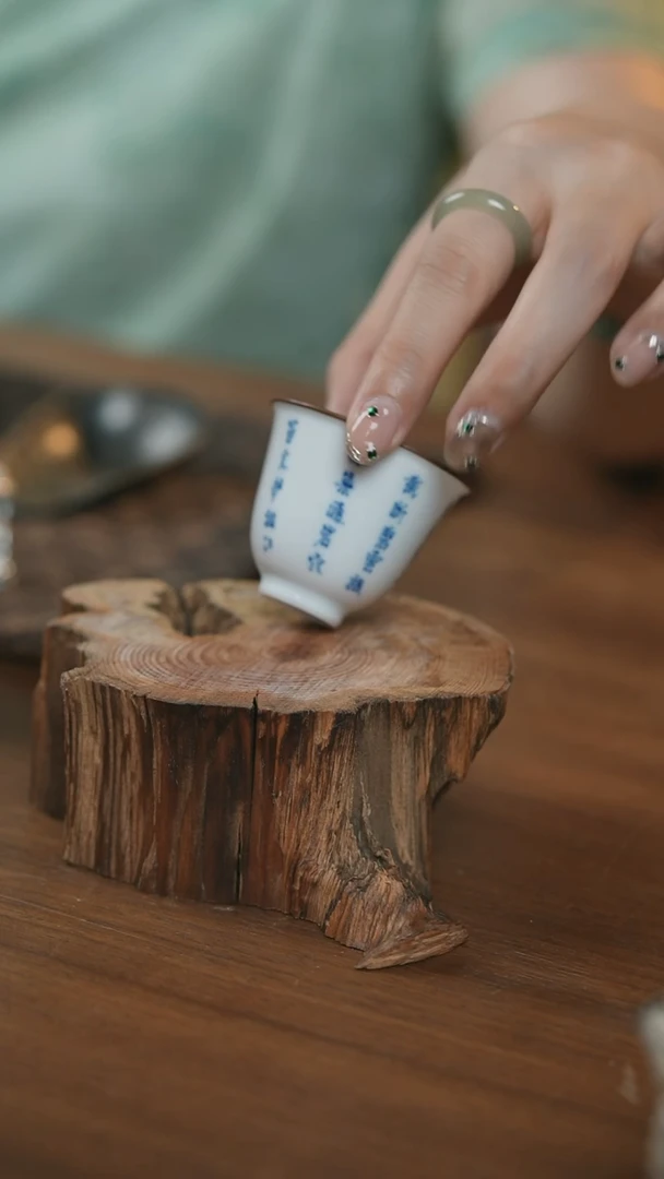 包铜青花诗文杯..