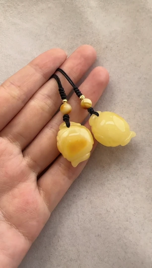 【闪购商品】琥珀裸石未镶嵌10206049-手机坠 多样性发一个