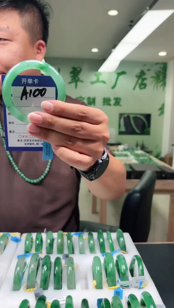 未镶嵌手镯石英质玉56