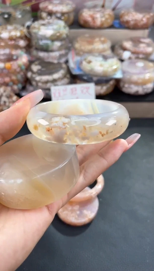 未镶嵌手镯石英质玉60