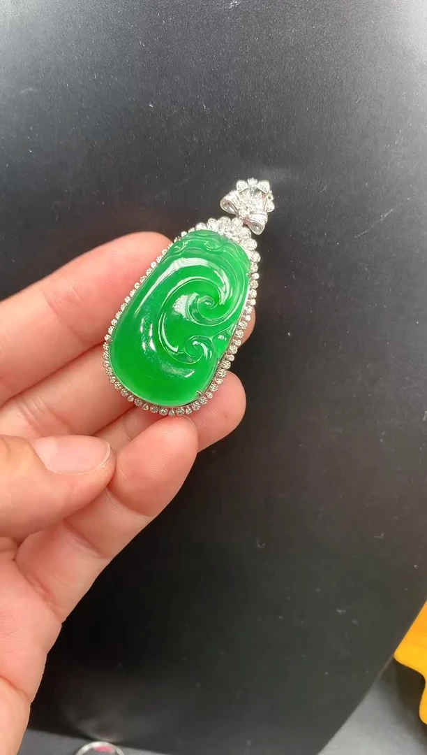 【闪购商品】翡翠颈饰18K金镶嵌如意