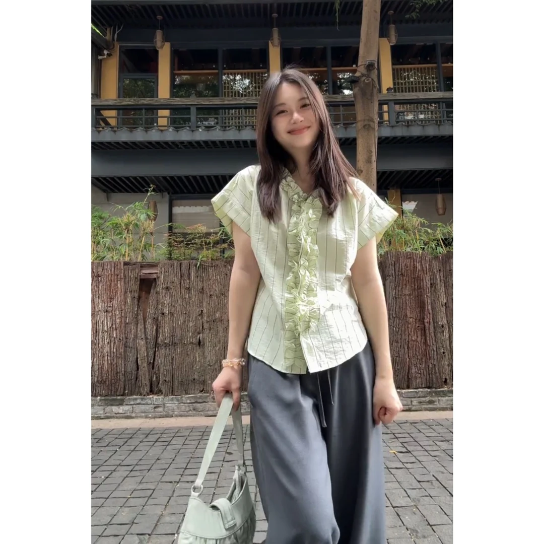 MARIE.COCO韩系时尚通勤木耳边绿色条纹短袖衬衫女直筒休闲裤套装
