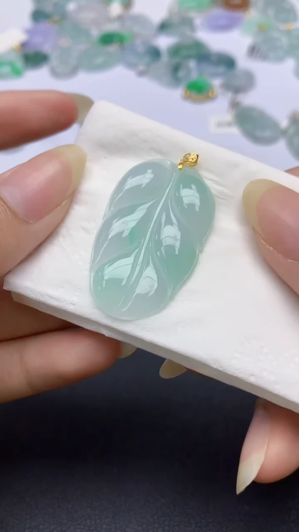 颈饰18K金镶嵌翡翠天然缅甸a货翡翠百元以上9元证书费自理